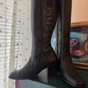 DKNY knee high 3" block heel boots - black leather with side zips - 38 / 7.5